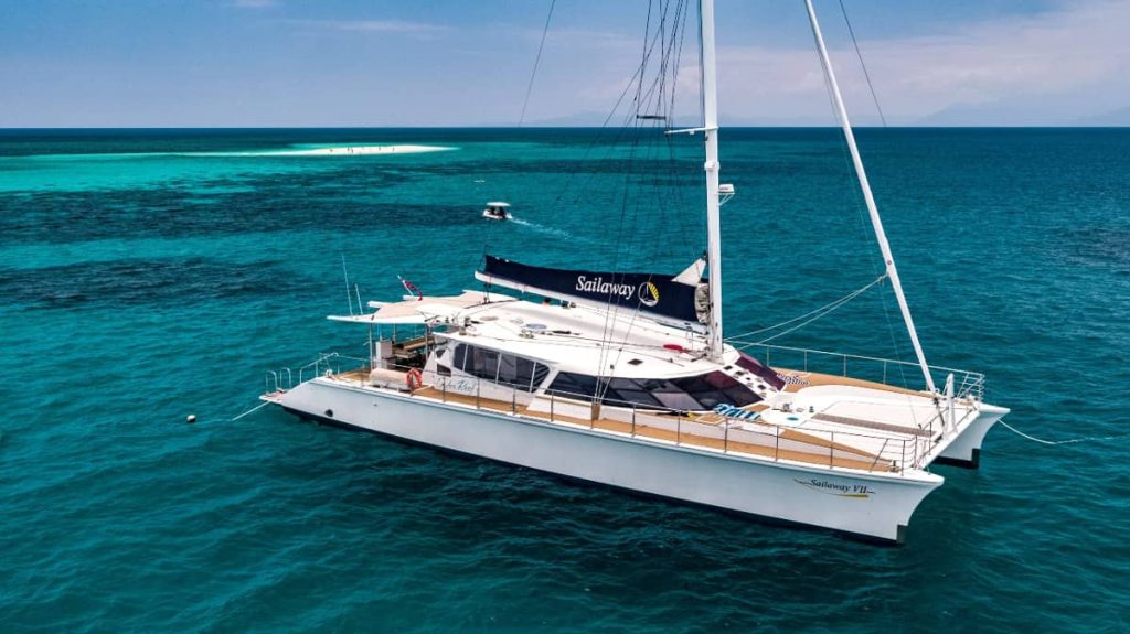 1-day-tour-reef-port-douglas-cairns-snorekeling-catamaran
