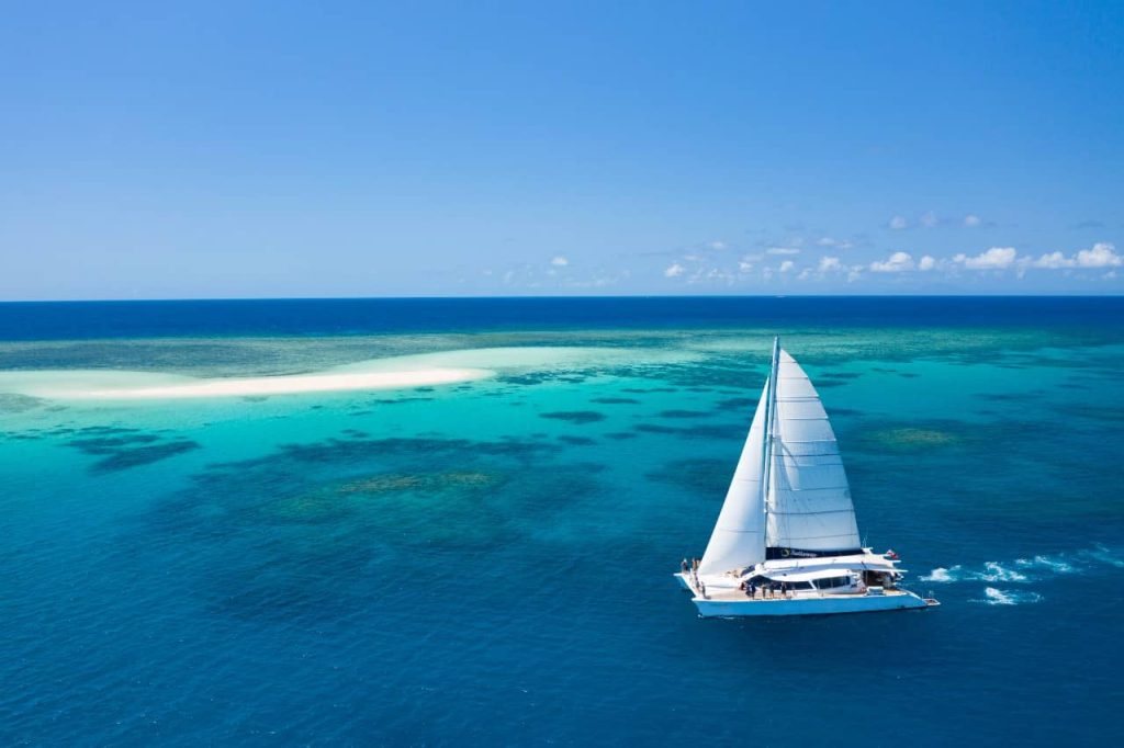 catamaran-great-barrier-reef-cruise-1-day-port-douglas-cairns-departure