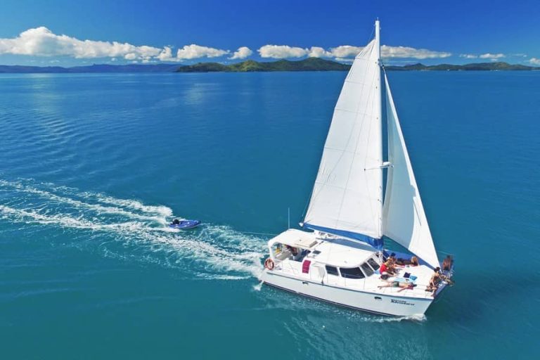 cruise-whitsunday-adventurer-sailing-2-days-whitsundays
