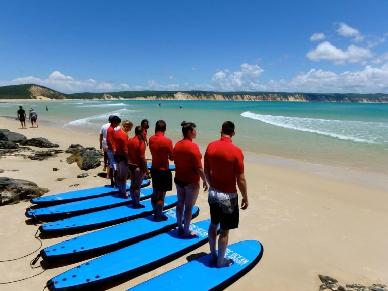surfers-lesson-breifing-double-point-island-beach-blue-surfboard