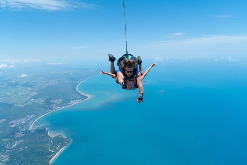 parachute-skydive-15000-ft-mission-beach-australia