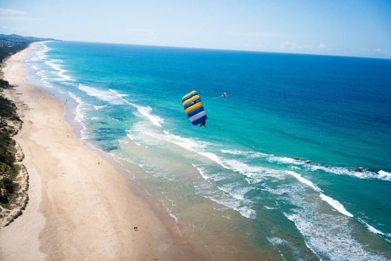 free-falling-skydive-tandem-noosa-sunshine-coast-aiport-deal-price