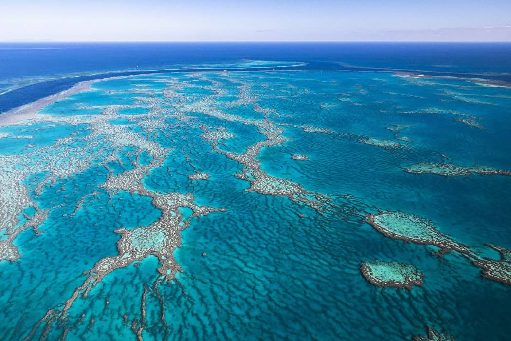 scenic flight great barrier reef close to airlie beach