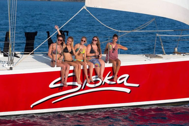 siska-cruise-overnight-girls-backapckers
