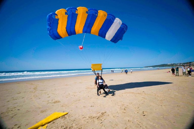 noosa-skydive-sunshine-coast-landing-on-the-beach-skydiving-where-to-do