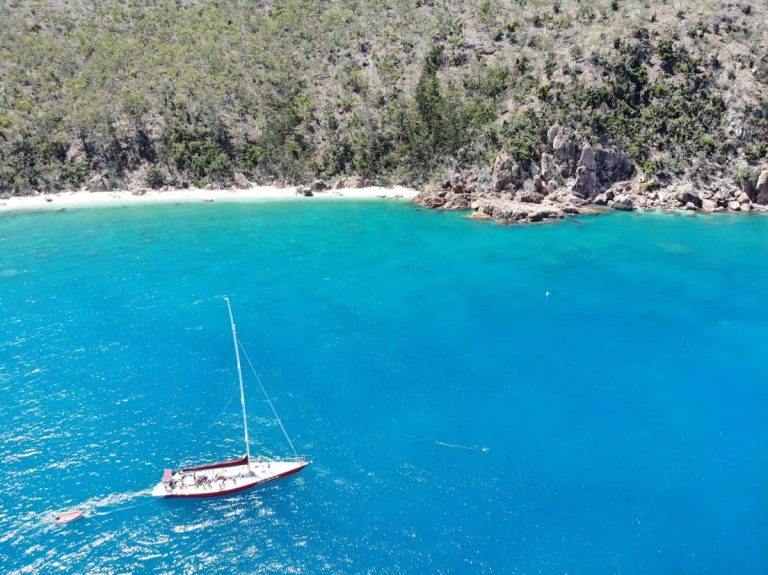 boat-whitsunday-beaches-prestine-cruise
