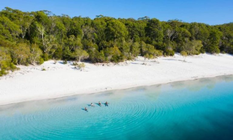 lake-mc-kenzi-k-gari-fraser-island-fun-realxing-day-tour-1-one-from-hervey-bay