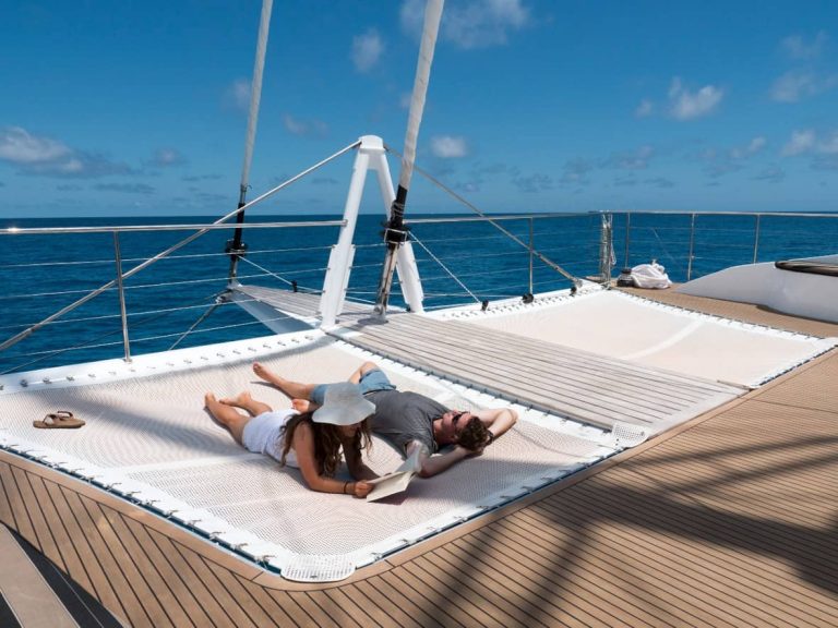 one-day-cruise-reef- cairns-snorkelling