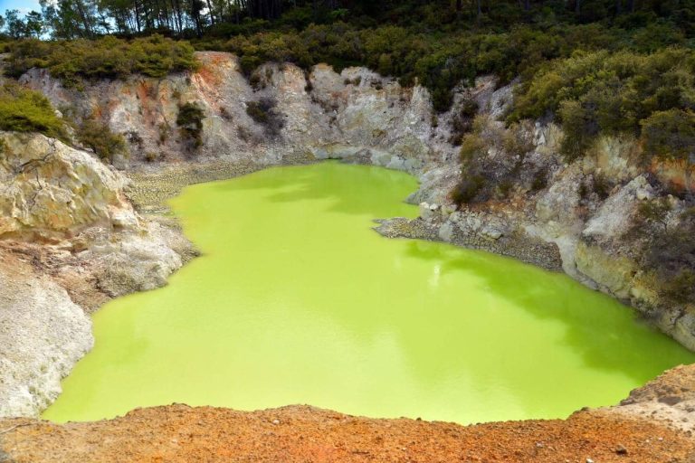 Rotorua-Karikitea-thermal-top-attraction-new-zealand