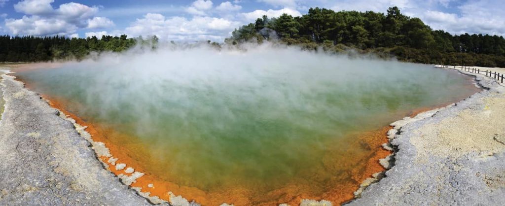 Waiotapu-tour-entry-geiser- Panorama