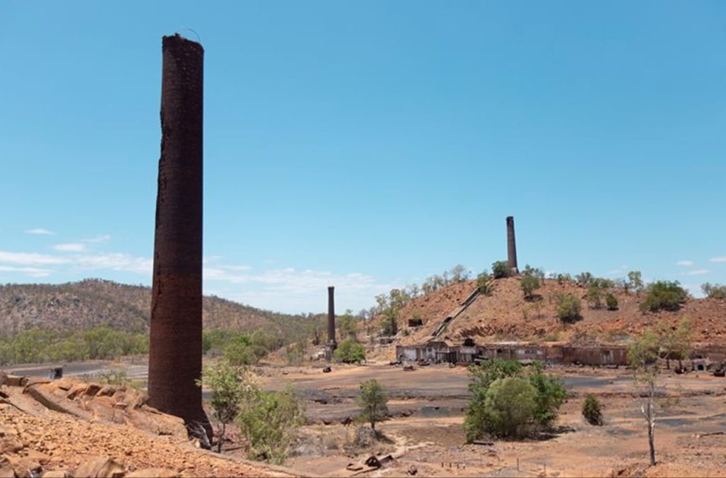australian-outback-queensland-cairns-day-tour-aboriginal-art-