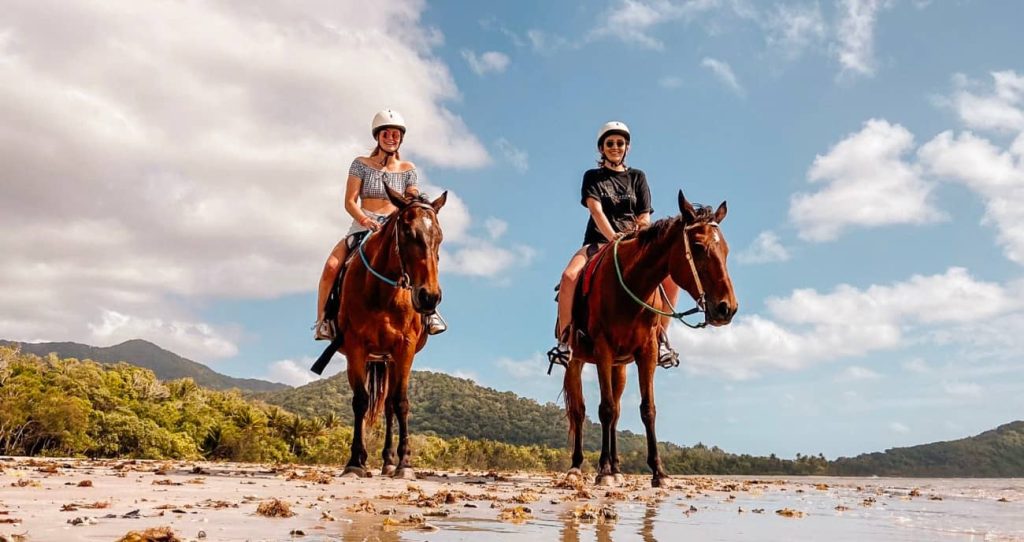 horses-riding-on-the-beach-cape-tribulation-daintree-rainforest