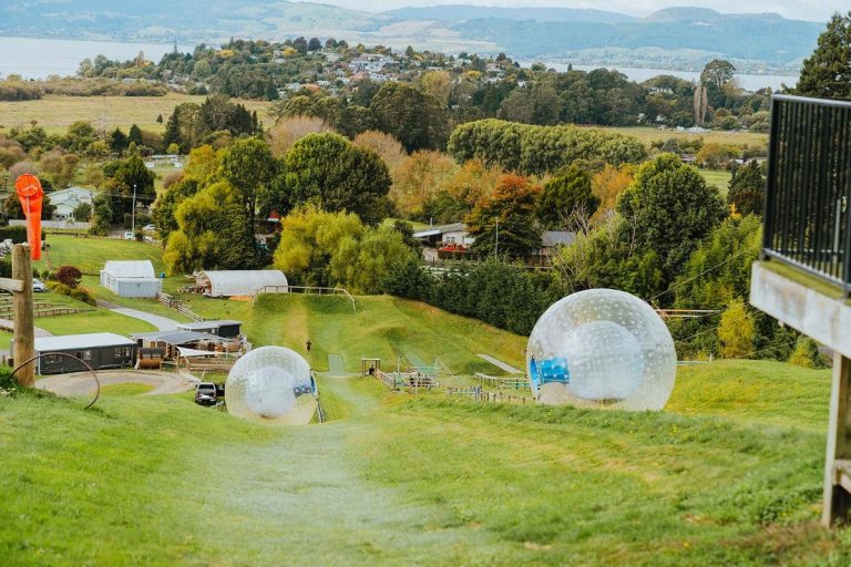 attraction-boule-gonflable-Rotorua-incontournable-Rotorua-Nouvelle-Zélande