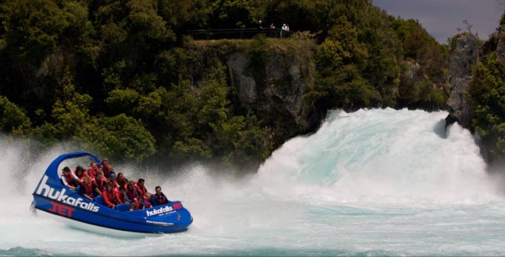 waterfall-rafting-huka-falls-jet-boat