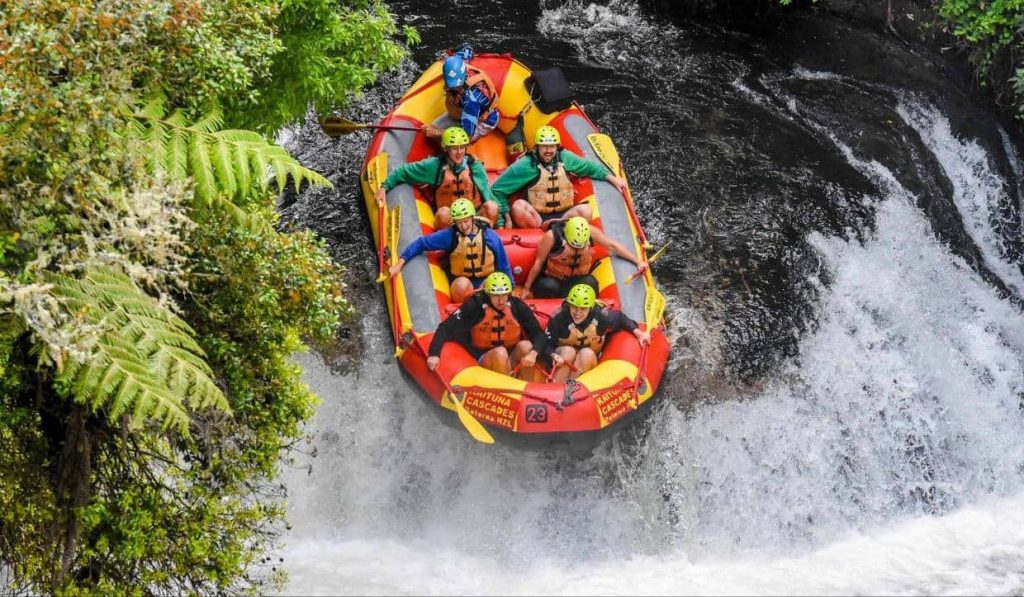 boat-group-waterfall-ride-what-to-do-rotorua-activitiy-rafting-which-one