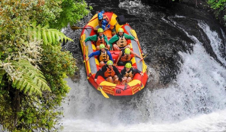boat-group-waterfall-ride-what-to-do-rotorua-activitiy-rafting-which-one