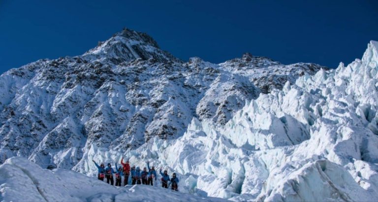 group-mountains-helicopter-south-island-nz-tour-franz-josfer-glacier