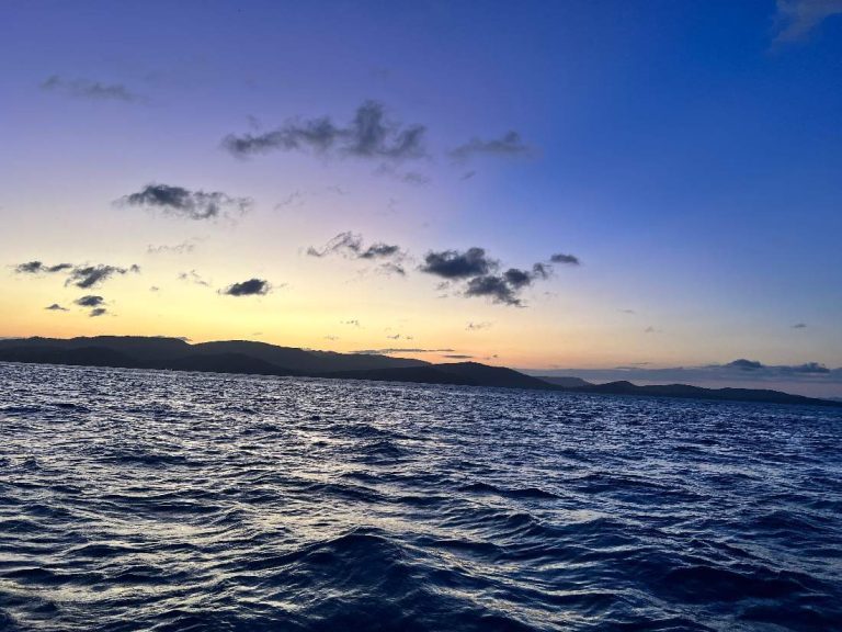 must-do-airlie-beach-sunset-cruise-company-price-family
