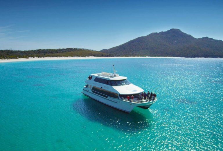boat-vessel-cruise-family-activity-the-best-wineglass-bay-cruise-tasmania-lunch