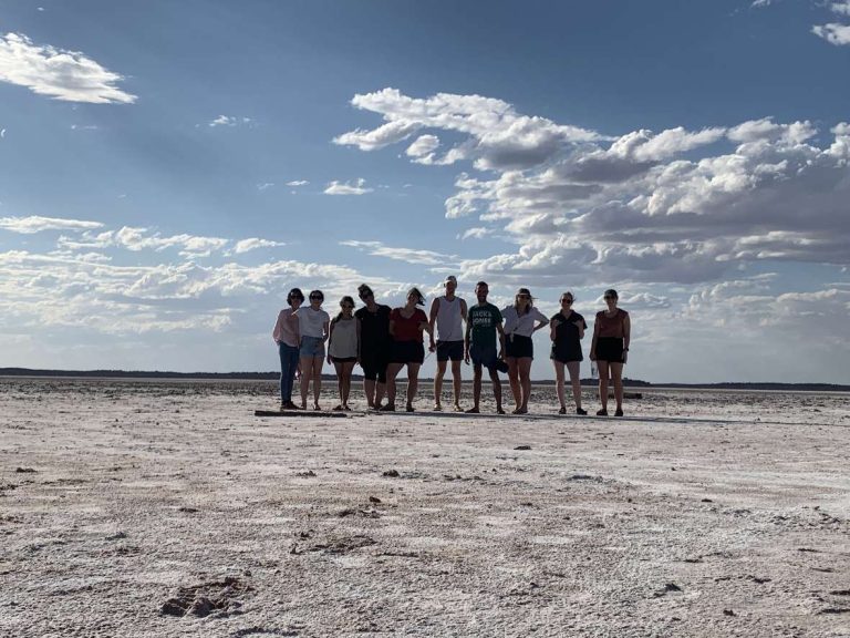 group-small-tour-uluru-kata-tjuta-kings-canyon-tour-salt-lake
