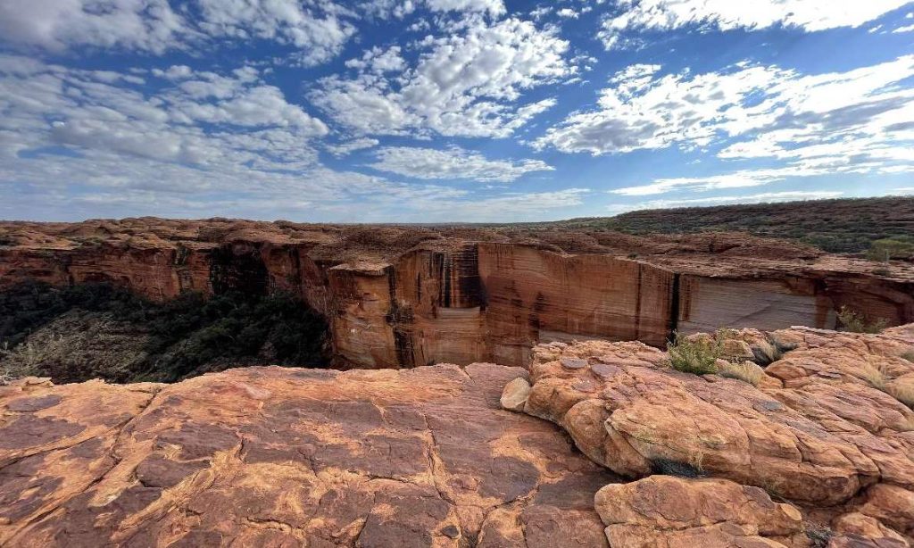 kings-canyon-alice-springs-uluru-ayers-rock-tour-group