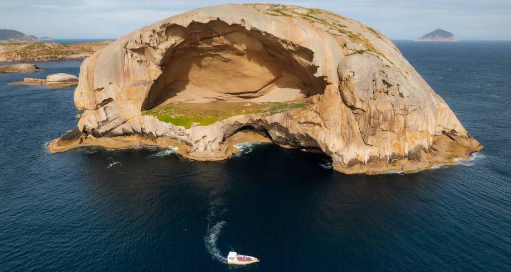 itinerary-sydney-melbourne-skull-rock-cleft-island