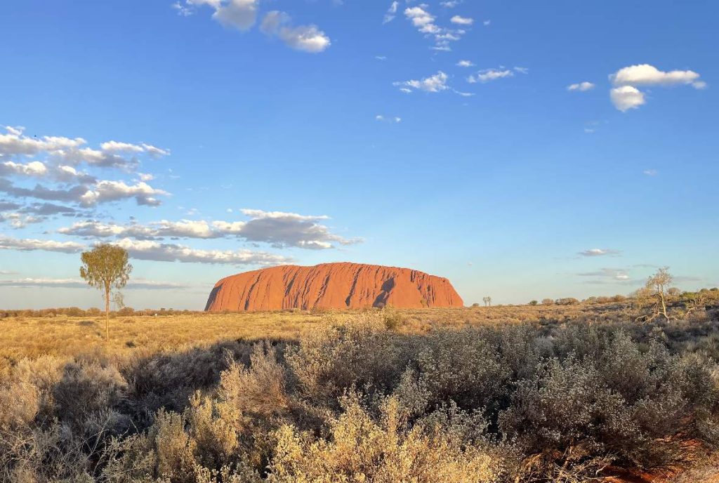 uluru-sunrise-tour-camping-swag-small-group-price-deal-backpackers
