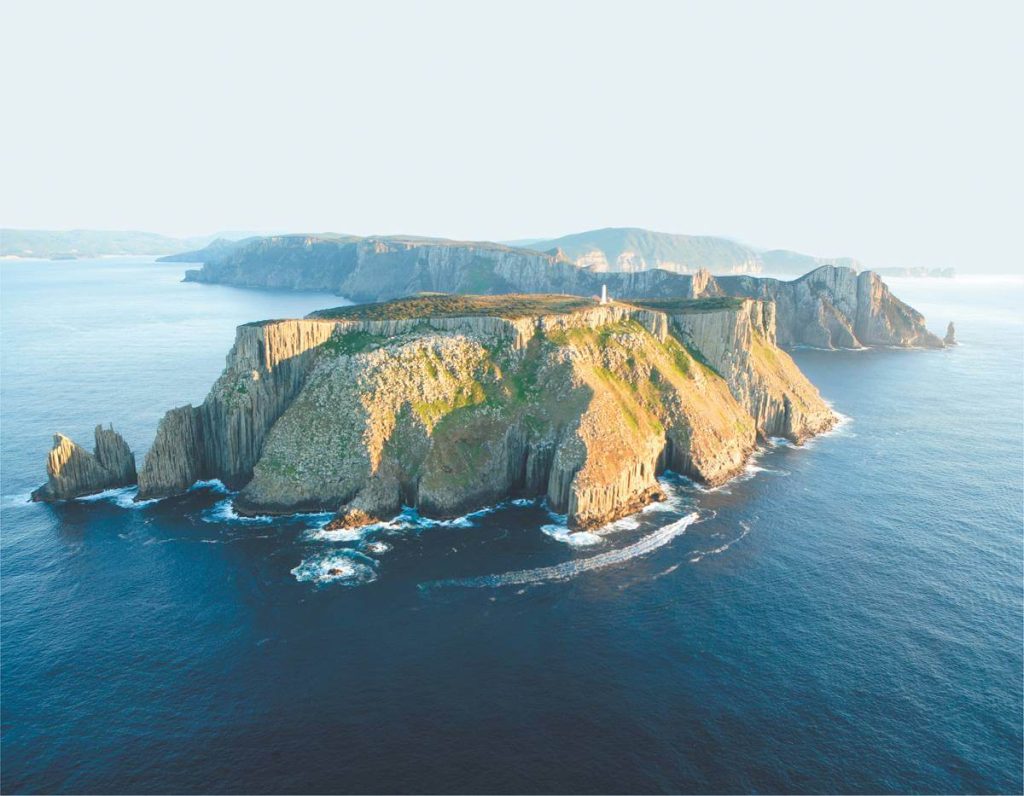 towering-sea-cliffs-port-arthur-tasman-peninsula-national-park