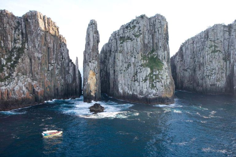 Tasman-Peninsula-coastline- Southern-Hemispherecape-pillar-cliffs-
