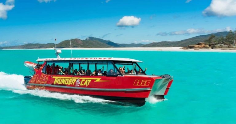 activities-brisbane-cairns-boat-deal-family-weather-when-whitsundays
