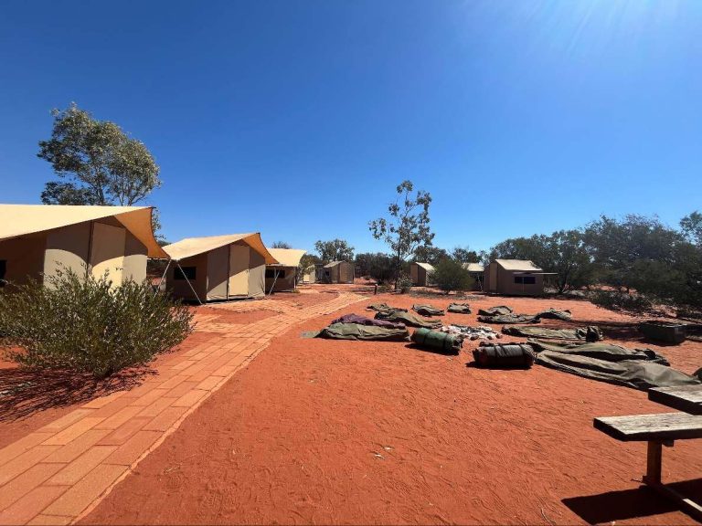 tent-uluru-kata-tjuta-tour-4-days-swag-sleeping