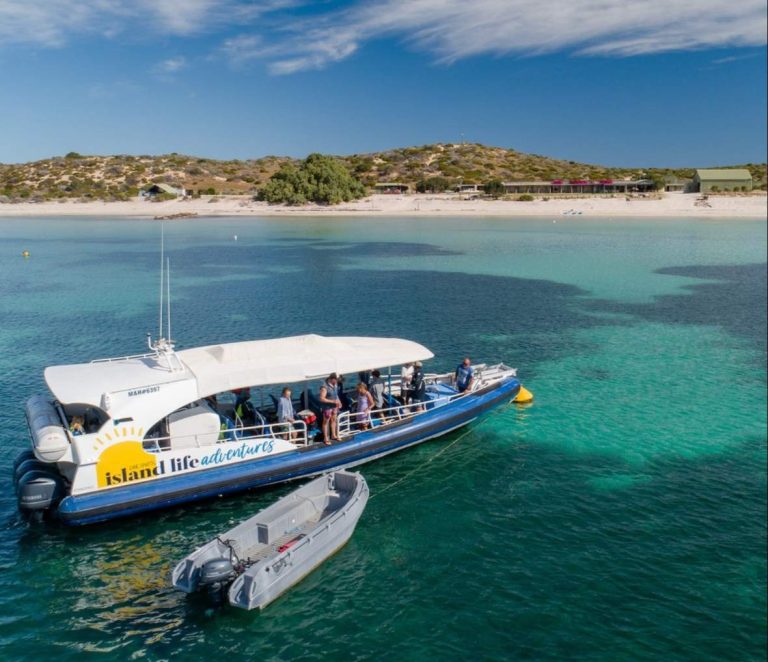 boat-arriving-dirk-hartog-island-wa-perth