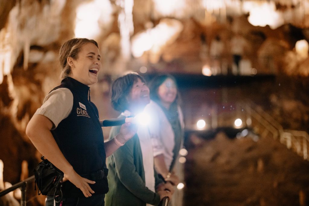 jewel-cave-tour-australia-limestone-cave-discovery-walk